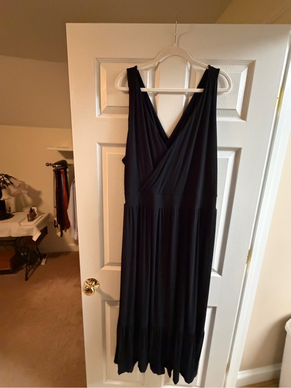 Ava & Viv Black Sleeveless V-Neck Midi Dress